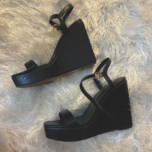 Express leather wedges